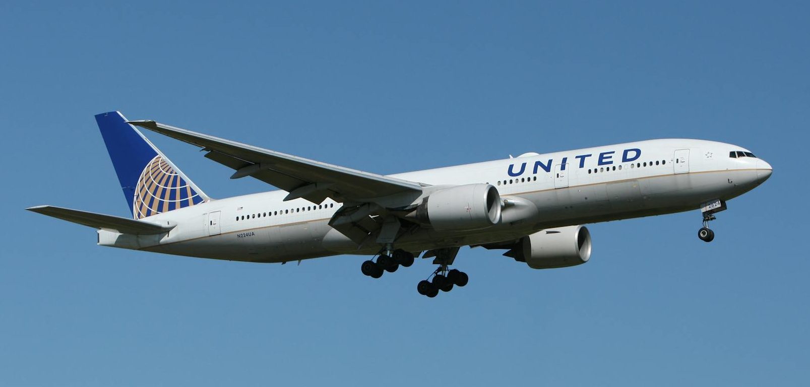 white united airlines plane