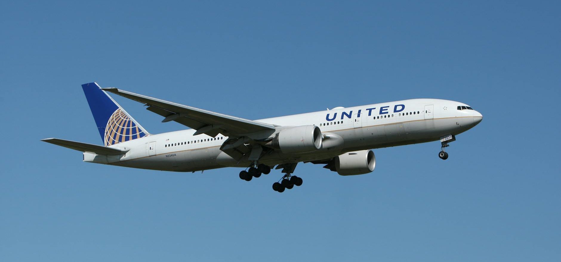 white united airlines plane