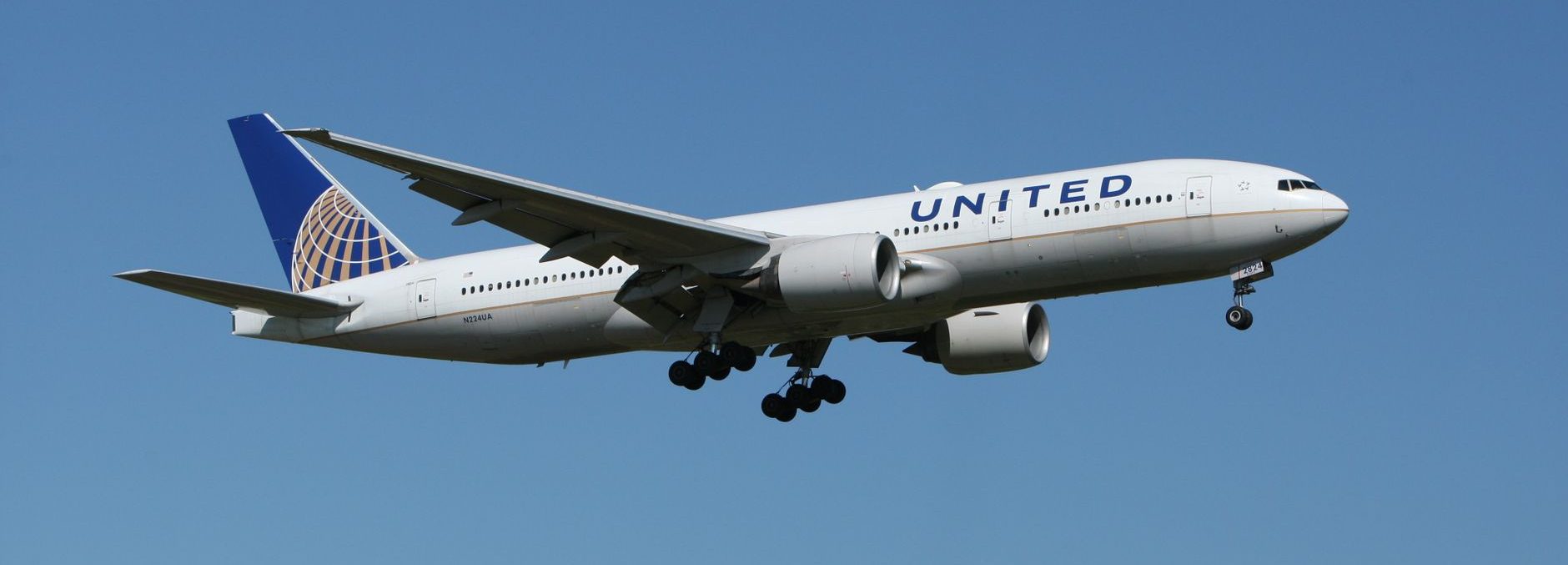 white united airlines plane